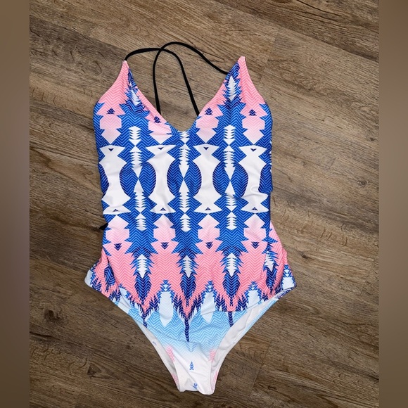 Ekouaer • Backless One Piece Swimsuit - Picture 3 of 13